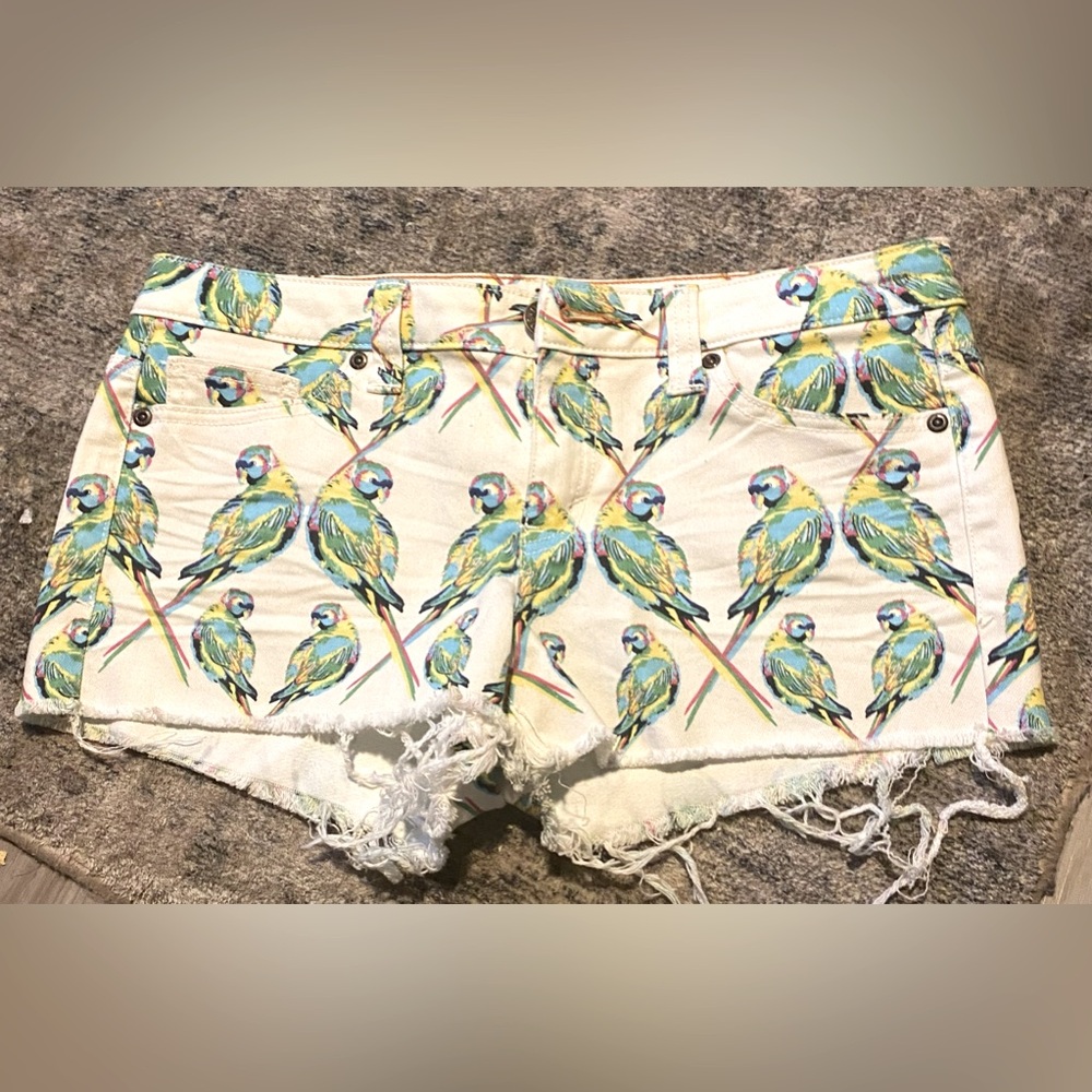 DITTOS MISTY MID RISE SHORTS LOVE BIRTS PRINT Size 29
